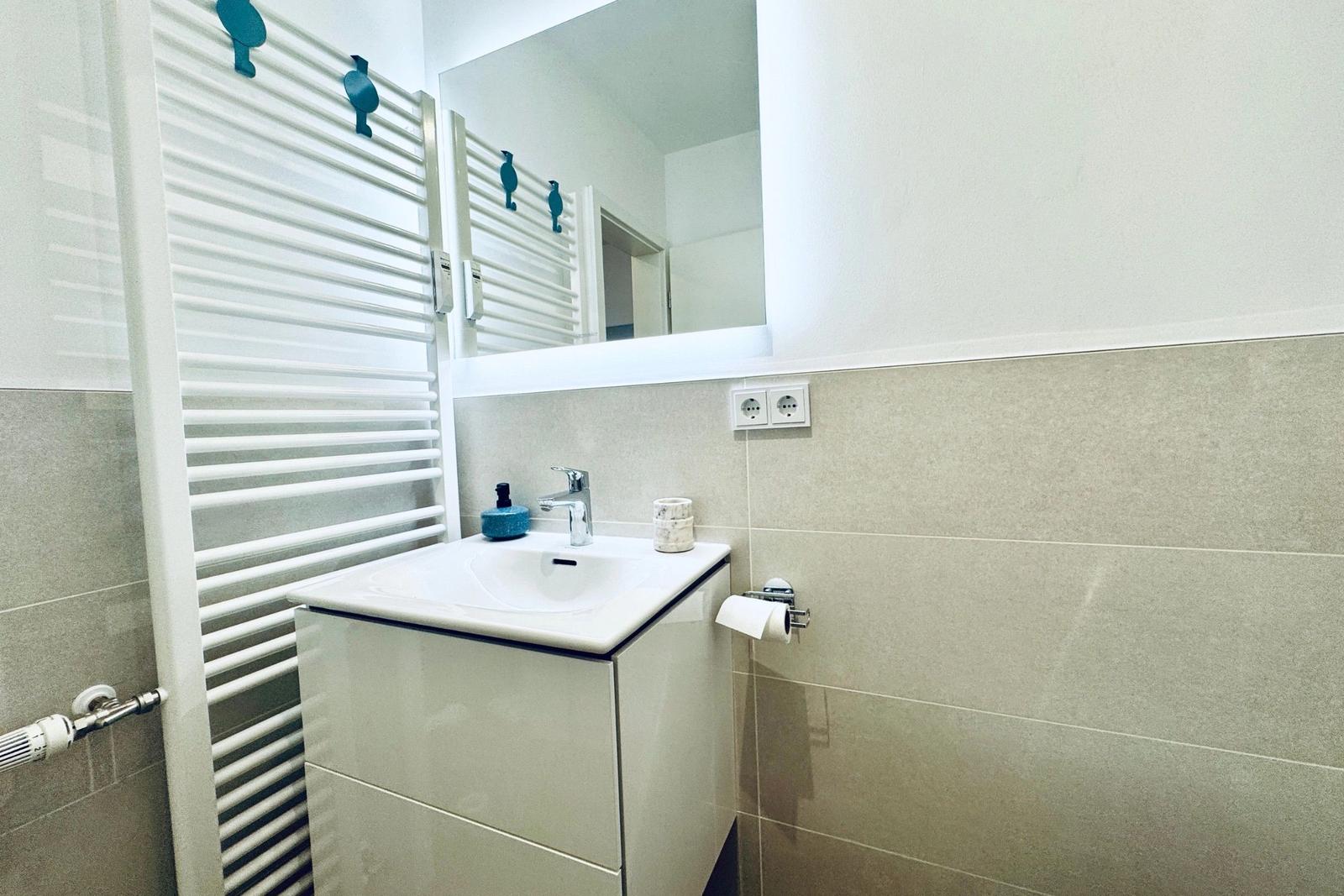 Badezimmer mit Handtuchheizkörper