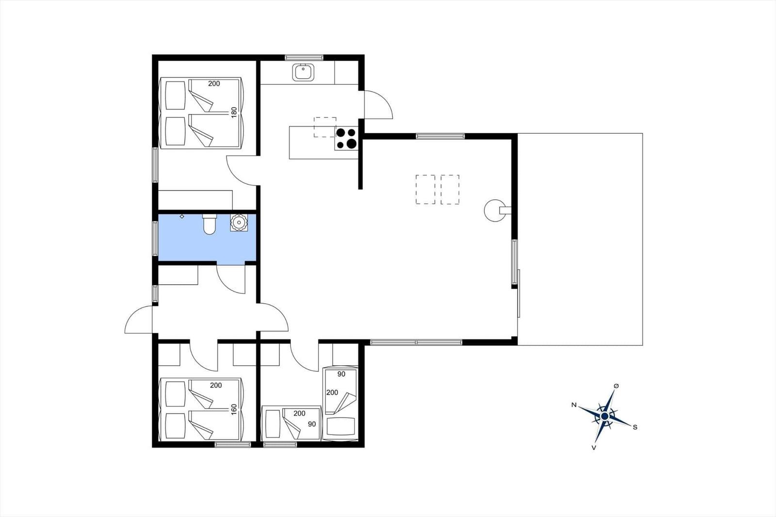 This apartment has three bedrooms, a kitchen, and a bathtub.