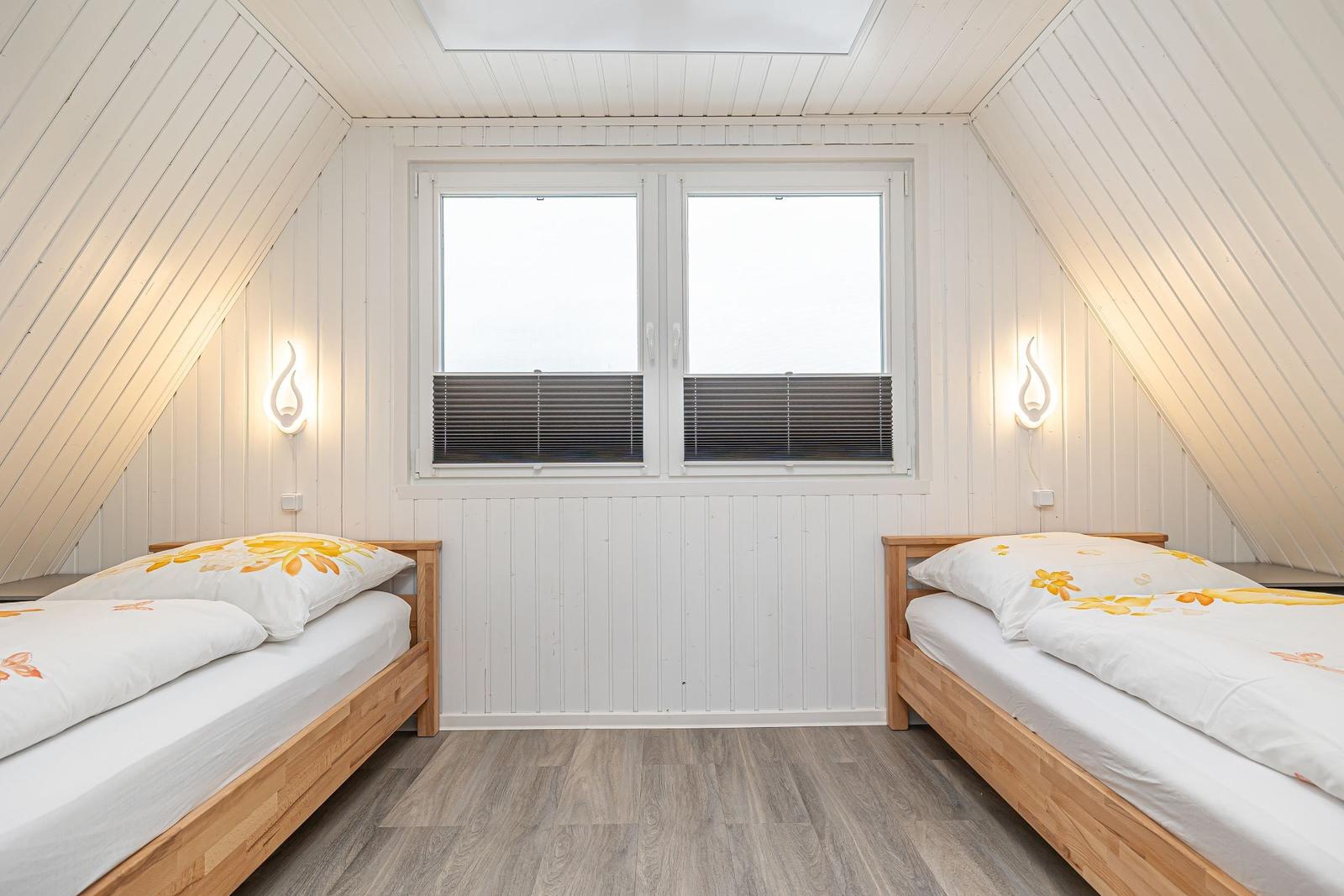 Das zweite Schlafzimmer gleich gegenüber ......