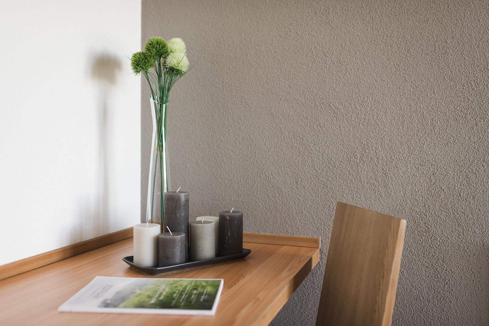 Schlafzimmer mit Schreibtisch