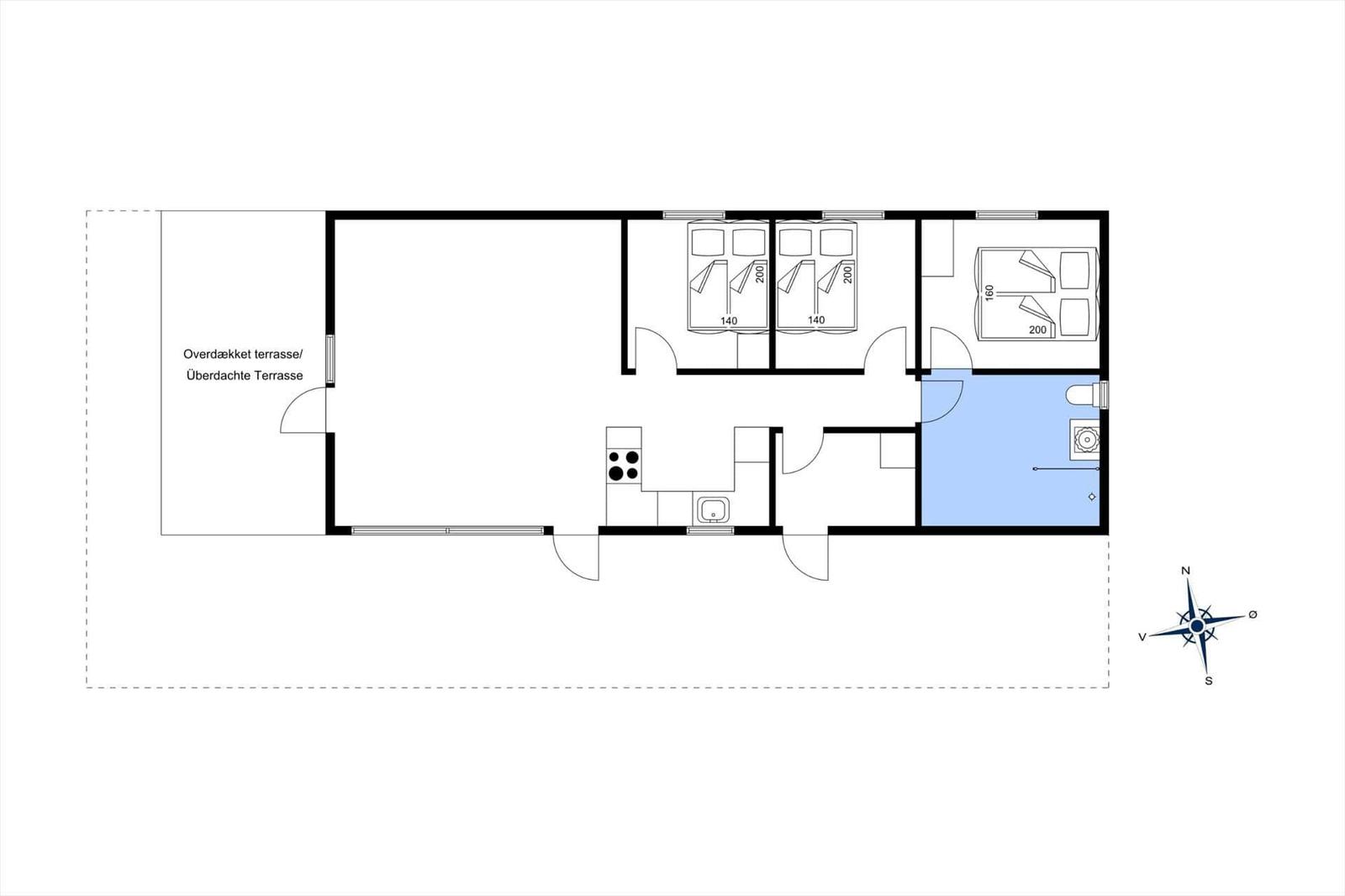 Apartment with three bedrooms, kitchen, and covered terrace.