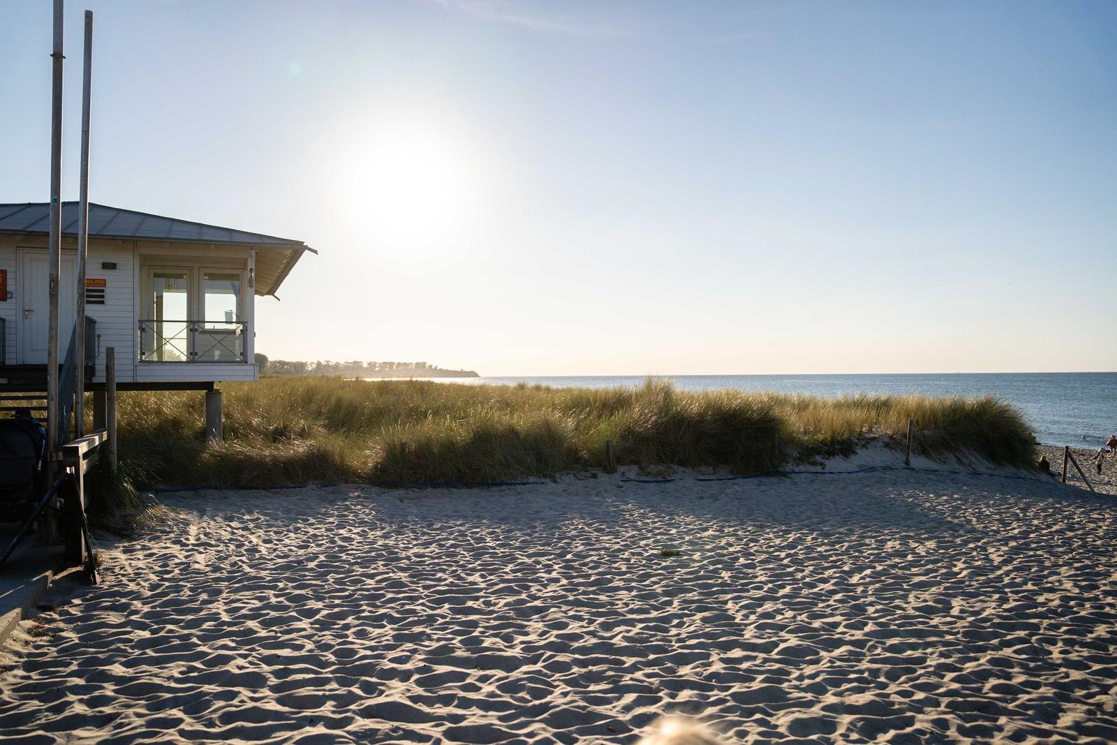 Strandhaus mit Balkon direkt am Strand und Dünen