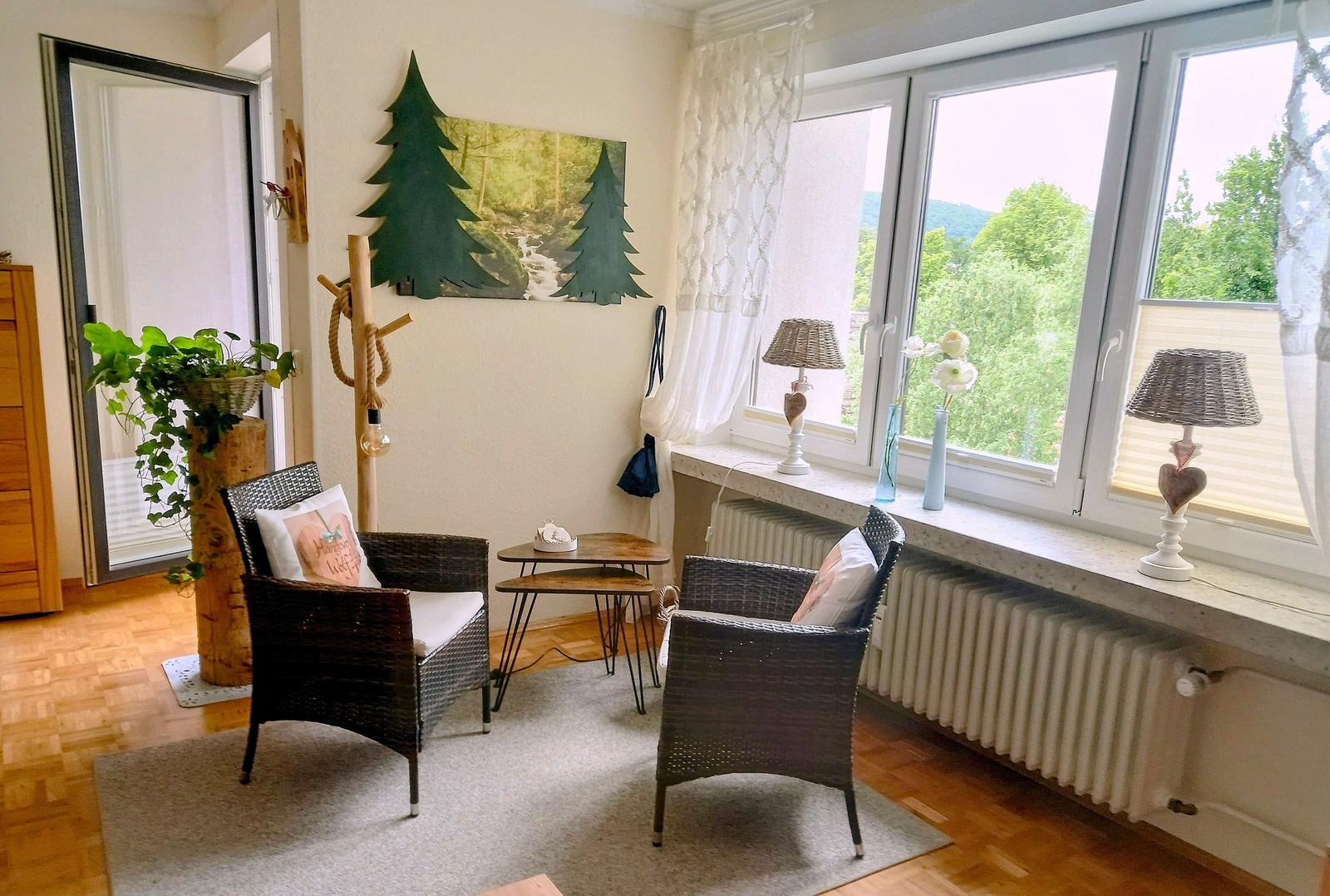 Leseecke vor dem großen Panoramafenster. (3 Flügel)