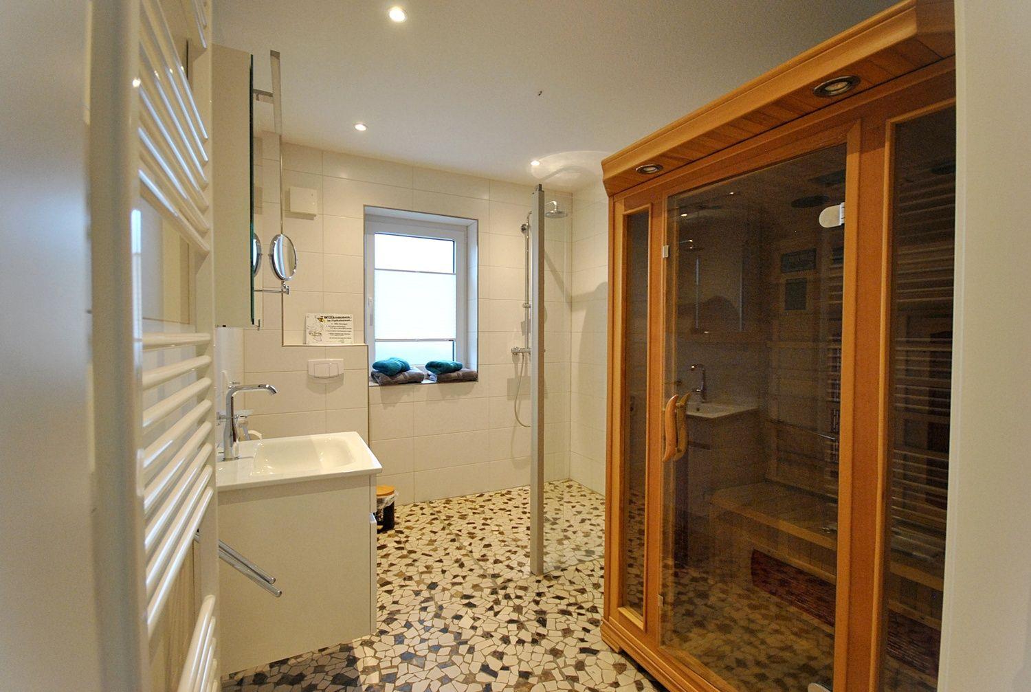 Bad Erdgescho mit Infrarotkabine