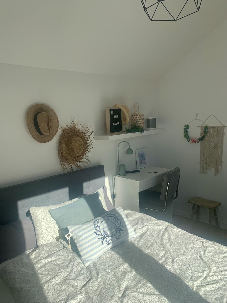 Im 1. OG befindet sich das 2. Schlafzimmer mit Zugang zur Terrasse...