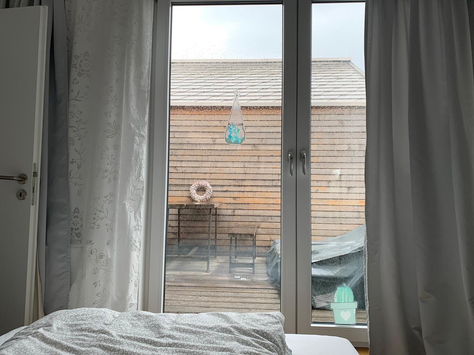 2. Schlafzimmer mit Zugang zur Terrasse...