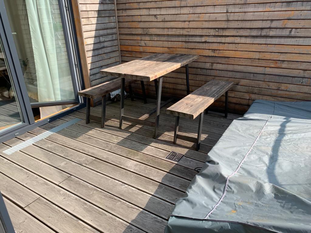 Tolle Sonnenterrasse, die von beiden oberen Schlafzimmern betreten werden kann...