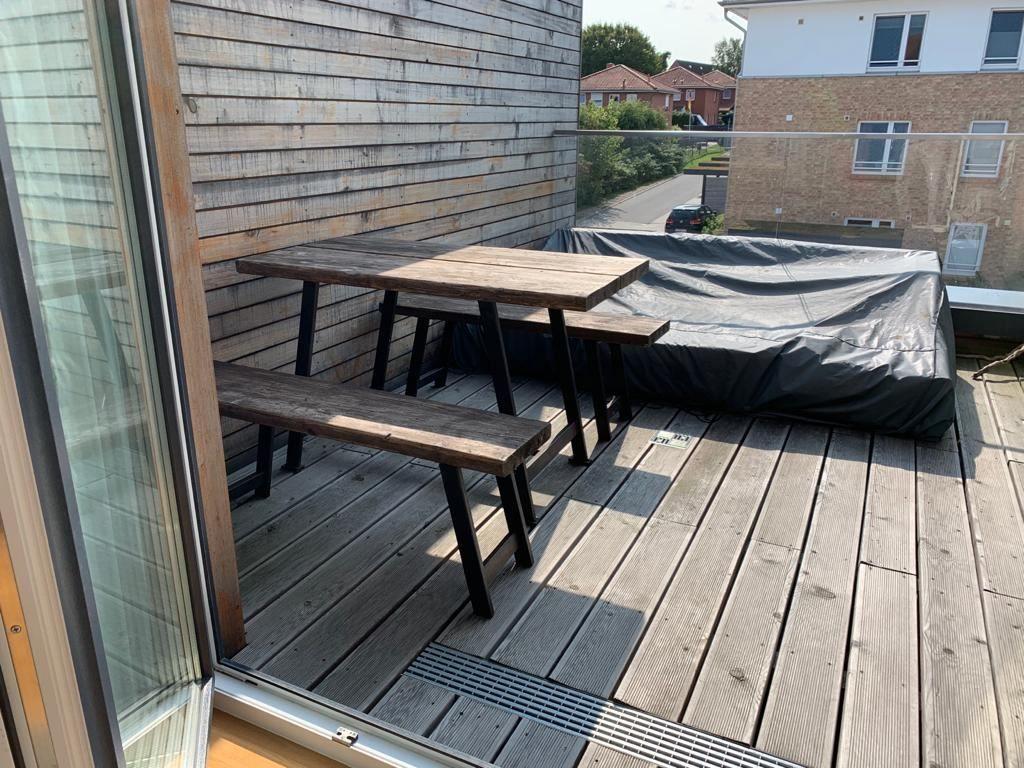 Tolle Sonnenterrasse, die von beiden oberen Schlafzimmern betreten werden kann...