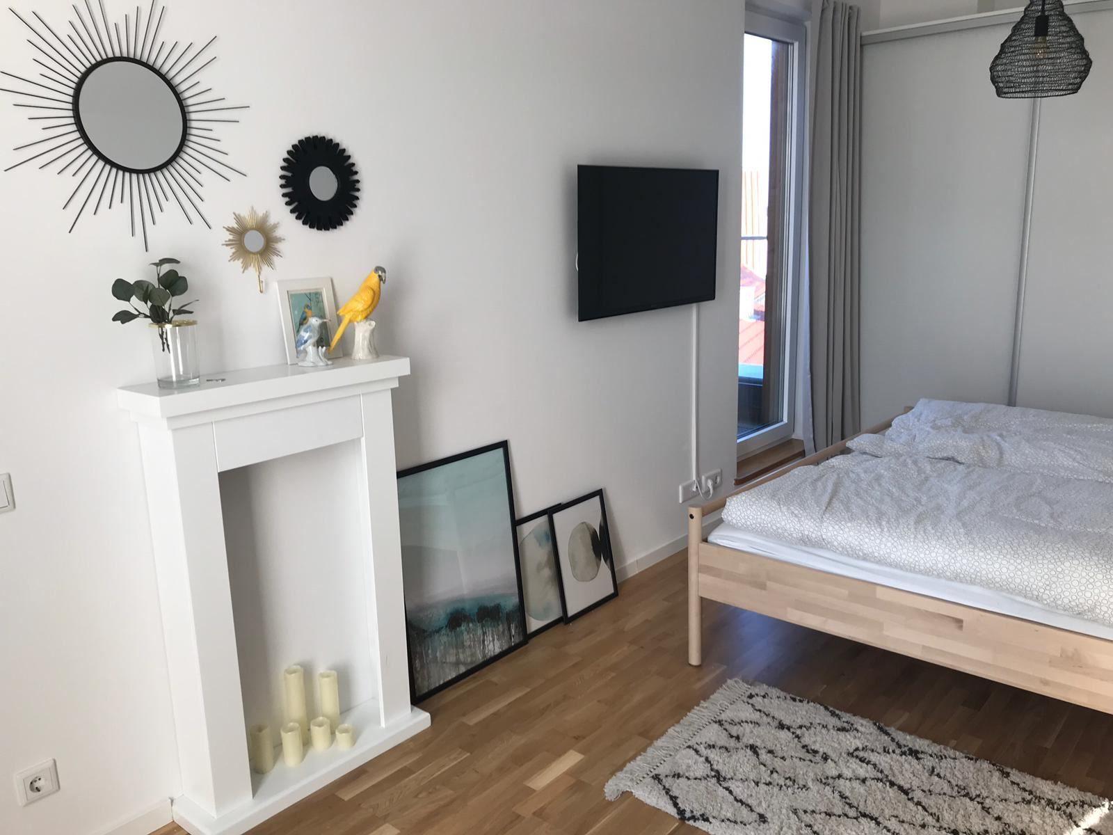 Geräumiges und schön eingerichtetes 3. Schlafzimmer mit TV und Zugang zu beider Terrassen...