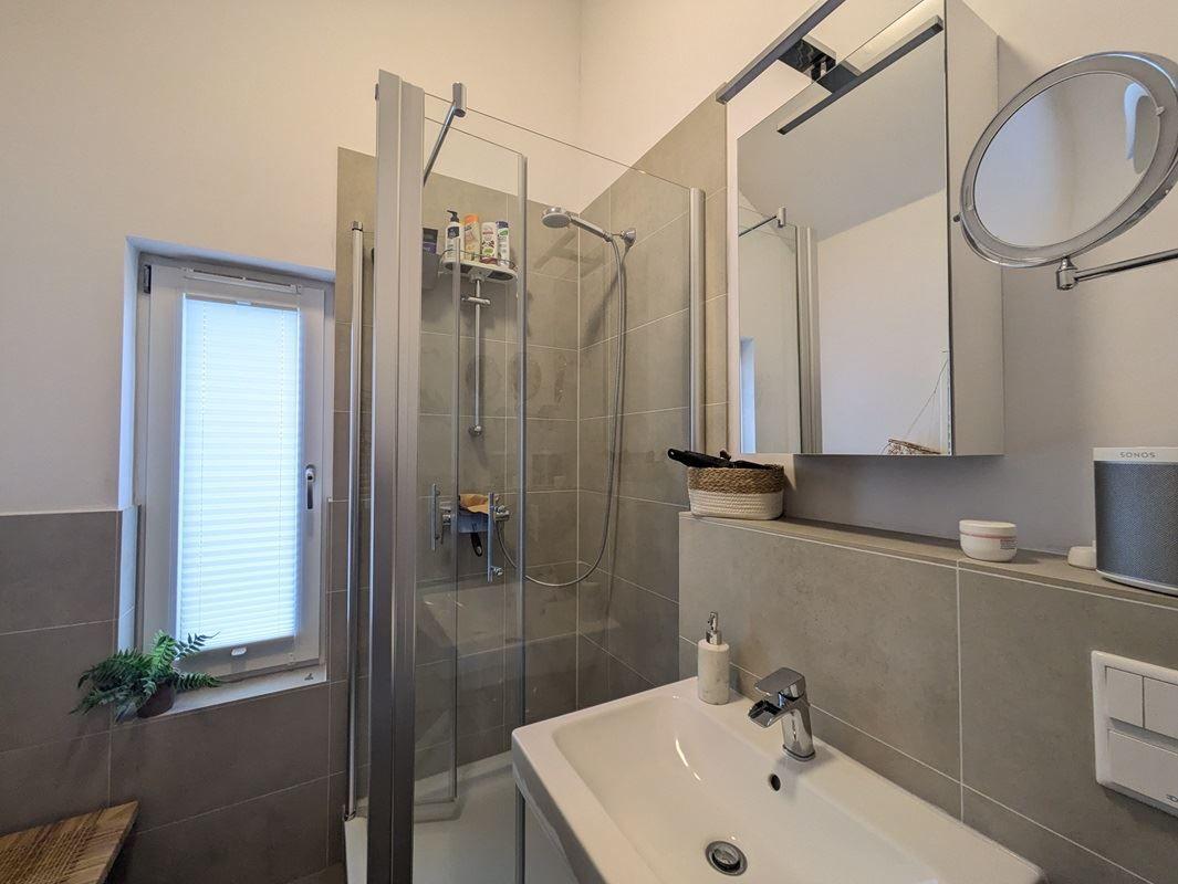 Großes Duschbad mit Fenster im OG...