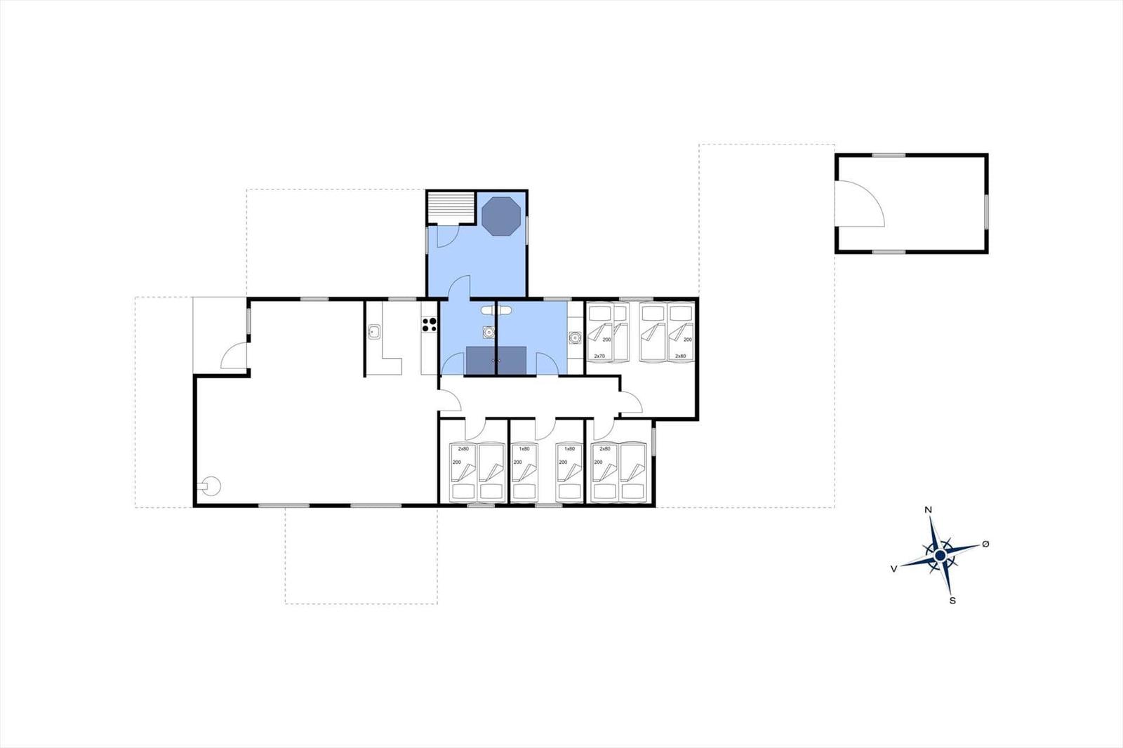 Dies ist die Grundrisszeichnung einer Wohnung mit mehreren Schlafzimmern und einer Küche.