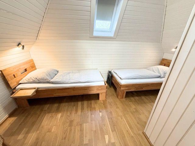 Drittes Schlafzimmer mit zwei Einzelbetten im Obergeschoss