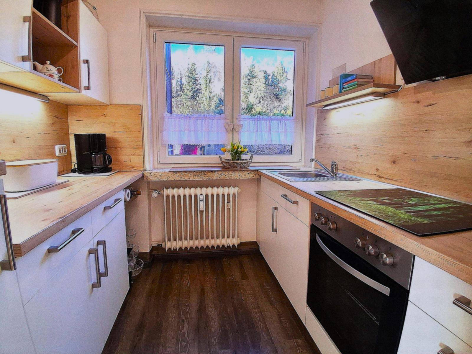 Küche - voll ausgestattet. 
Die Gäste staunen, was es alles so hat....