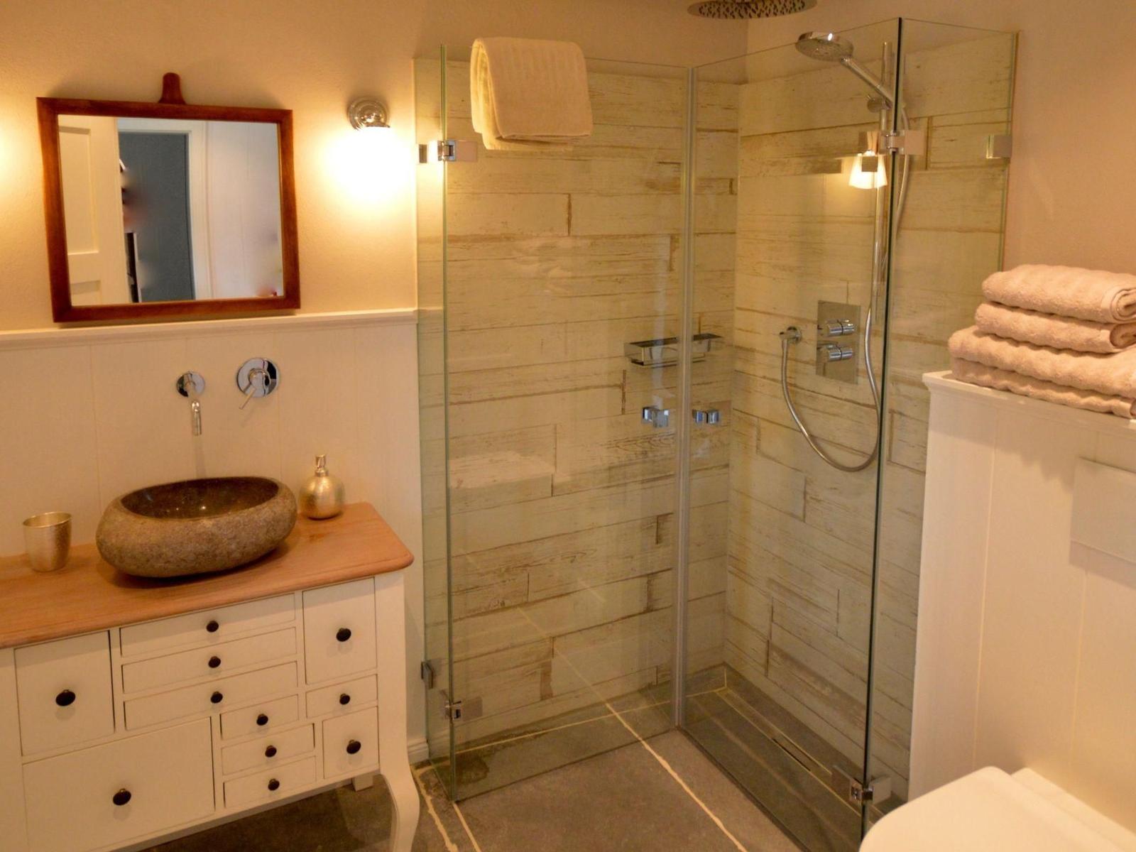 Bad im EG, bodengleiche Dusche