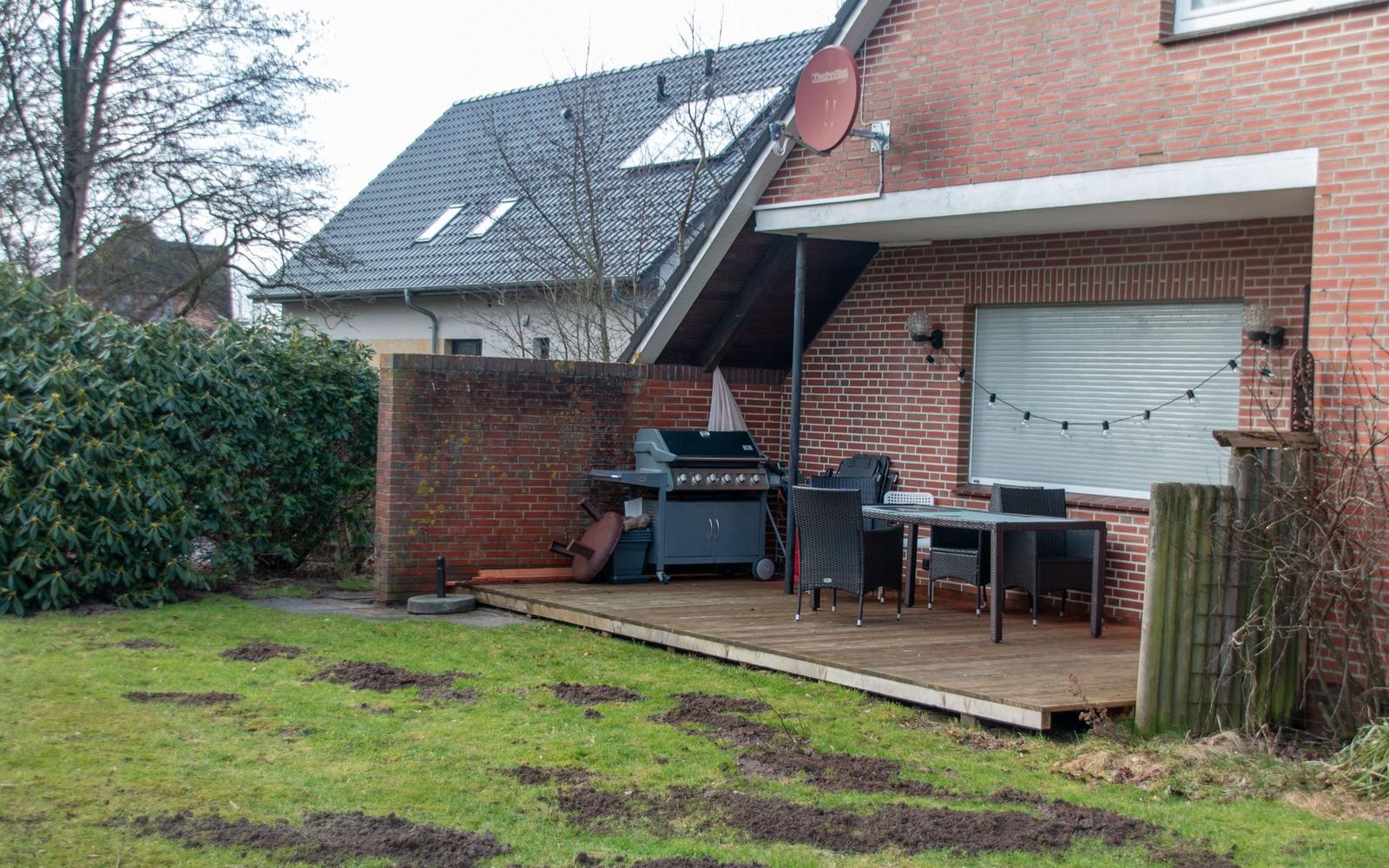 Möblierte Terrasse mit Grill...