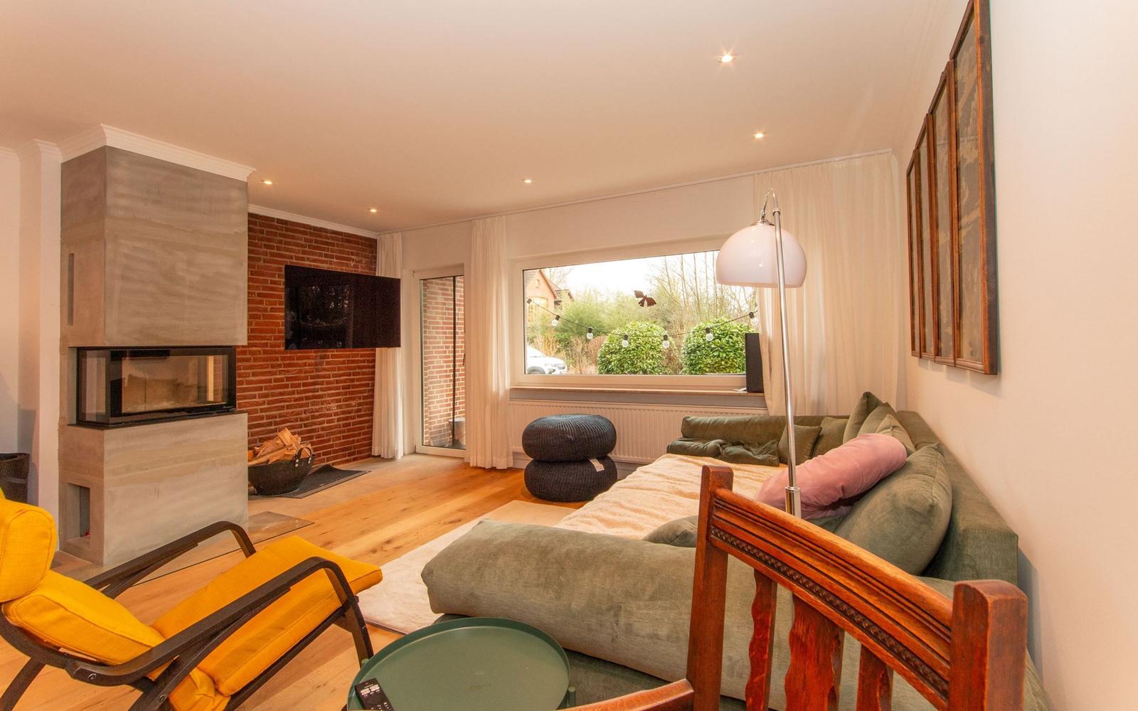 Wohnzimmer mit Kamin...