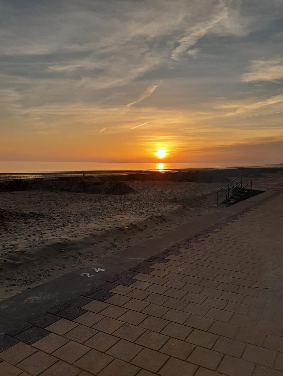 Ferien, wenn der Himmel in Gold getaucht ist