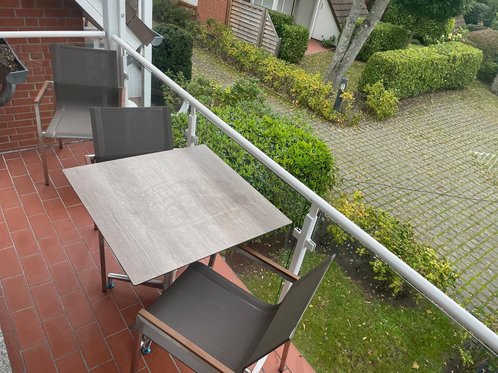 möblierter Balkon