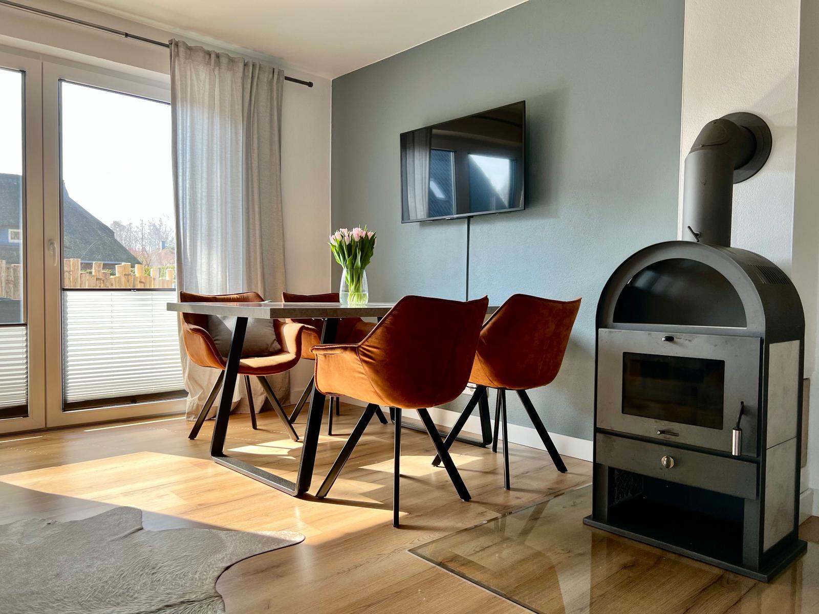 Essbereich mit Kamin