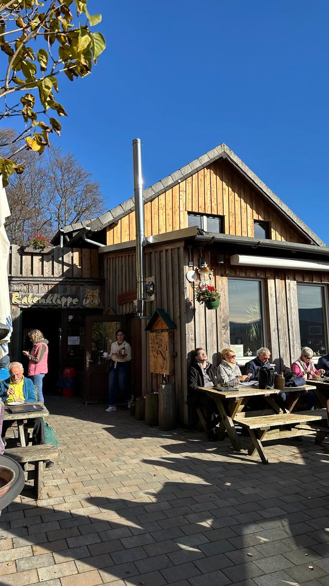Waldgaststätten (z.B. Rabenklippen mit Luchsgehege) sind gut erreichbar - 2 h ab BH, oder auch mit dem Bus