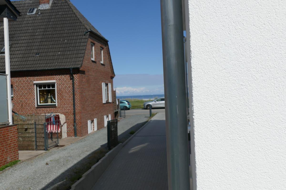 House with sea view and parking space