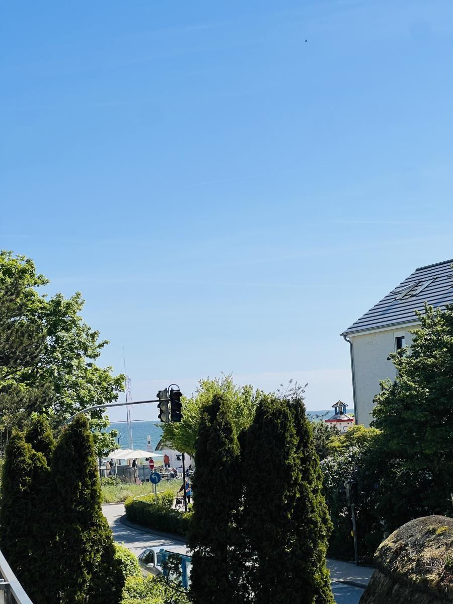 Haus mit Blick auf Meer und Himmel
