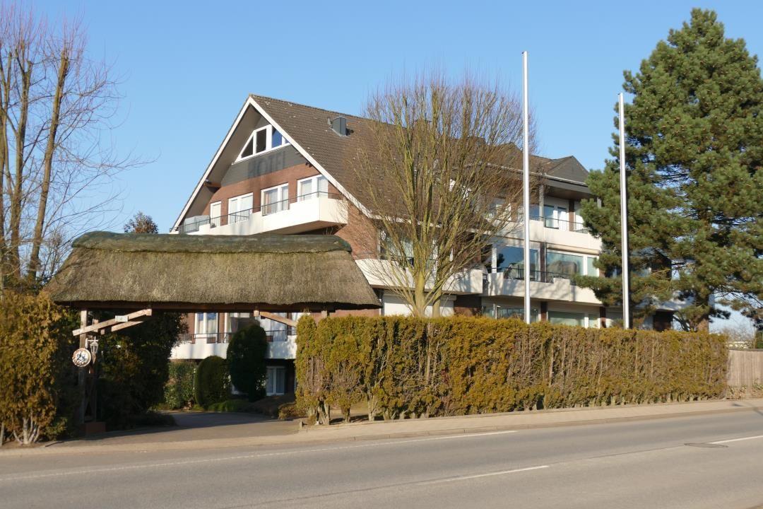 Hausansicht / Einfahrt