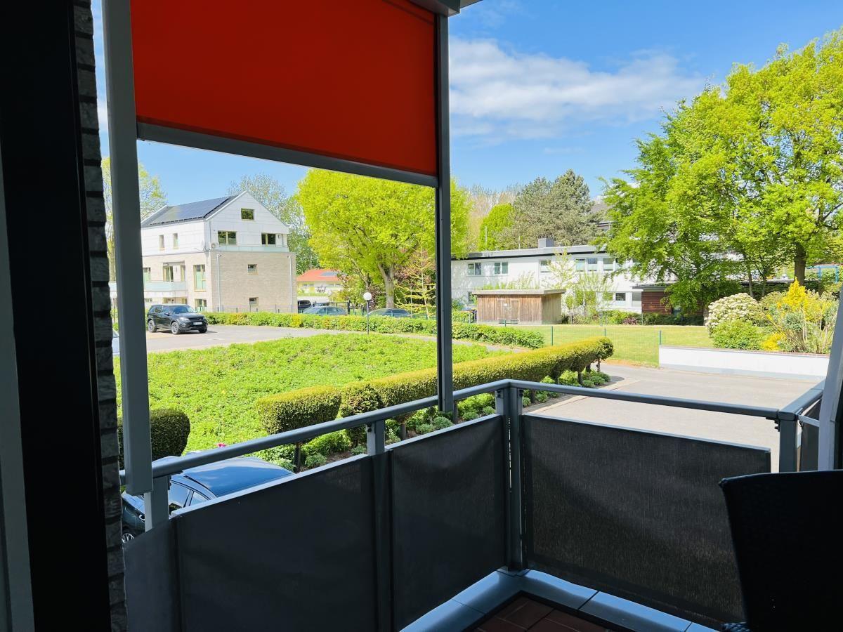 Balkon mit Sonnenrollo