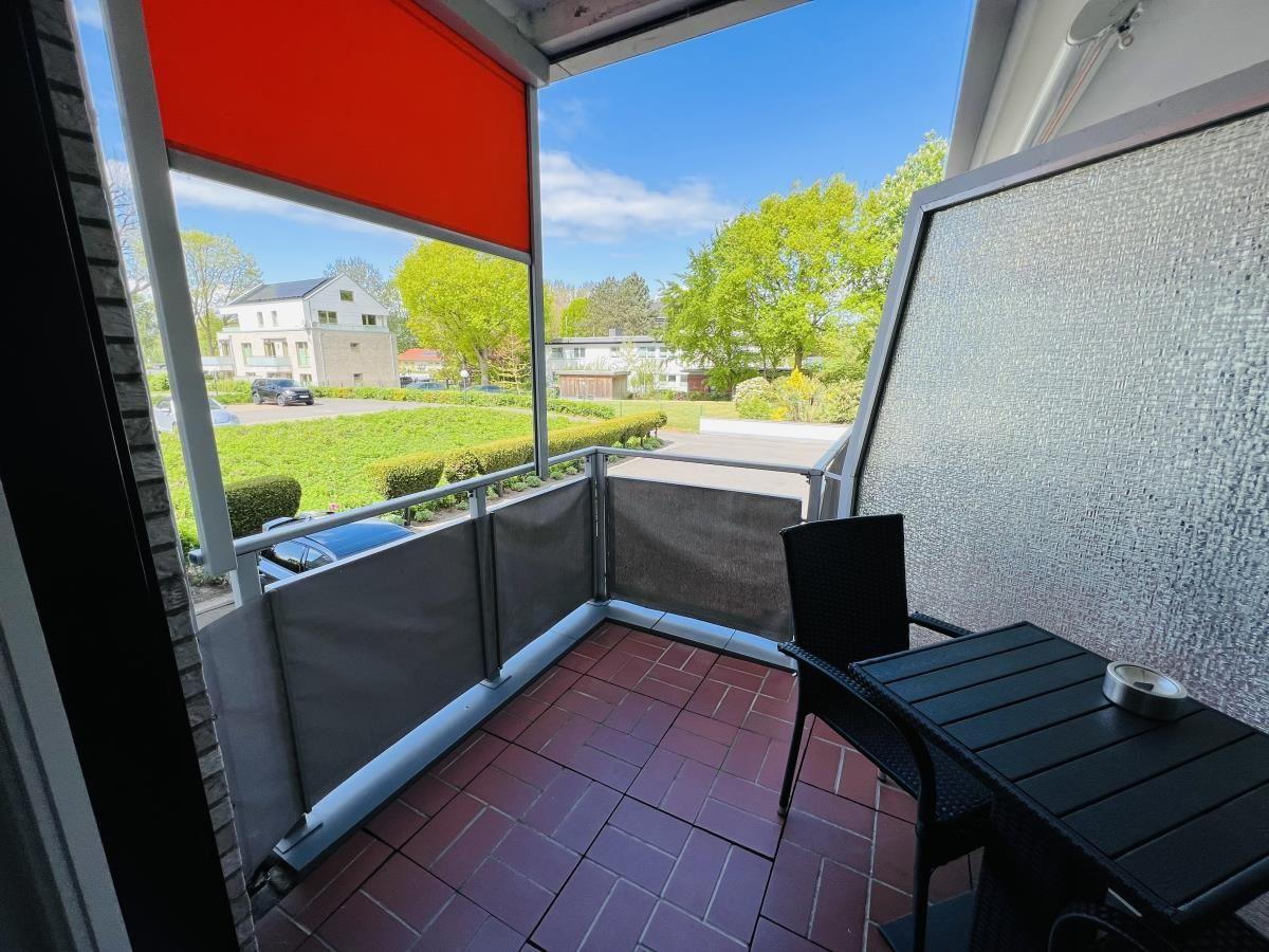 Balkon mit Sonnenrollo