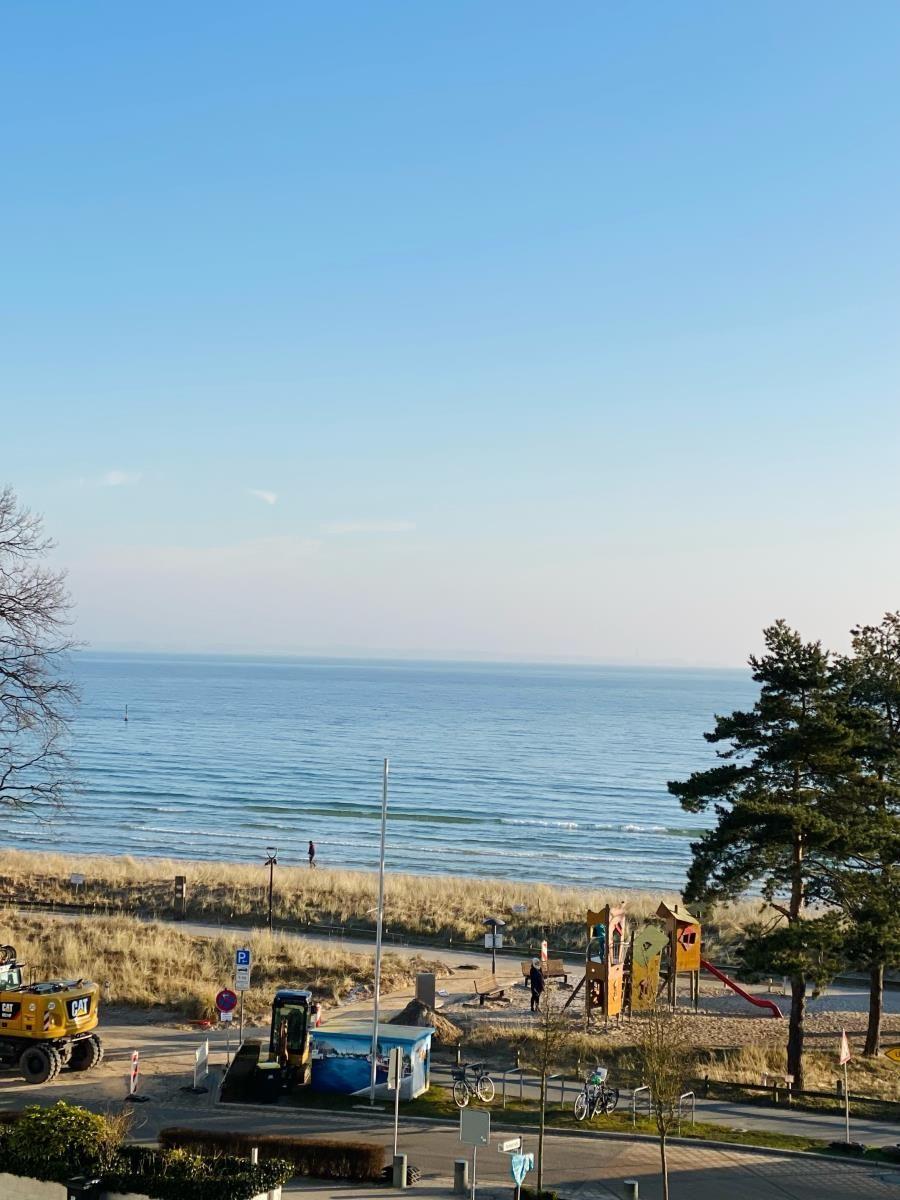 Strand/Promenade gegenüber des Hauses