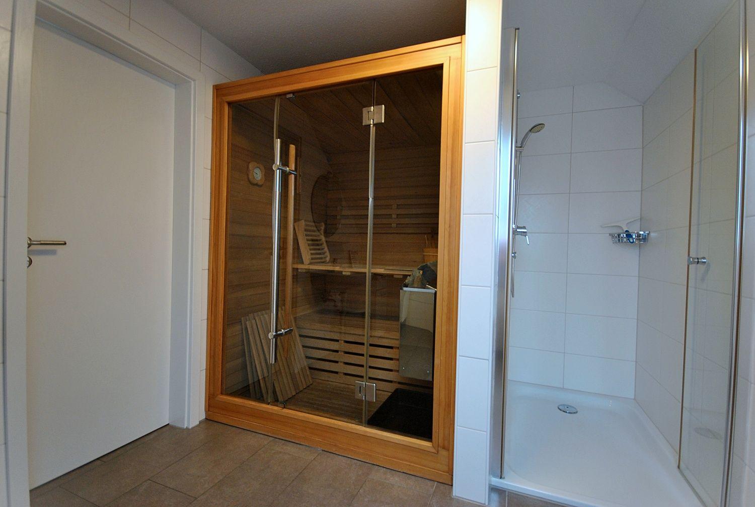 Sauna im Bad oben
