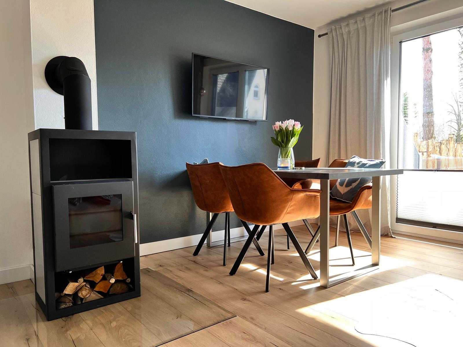 Essbereich mit Kamin