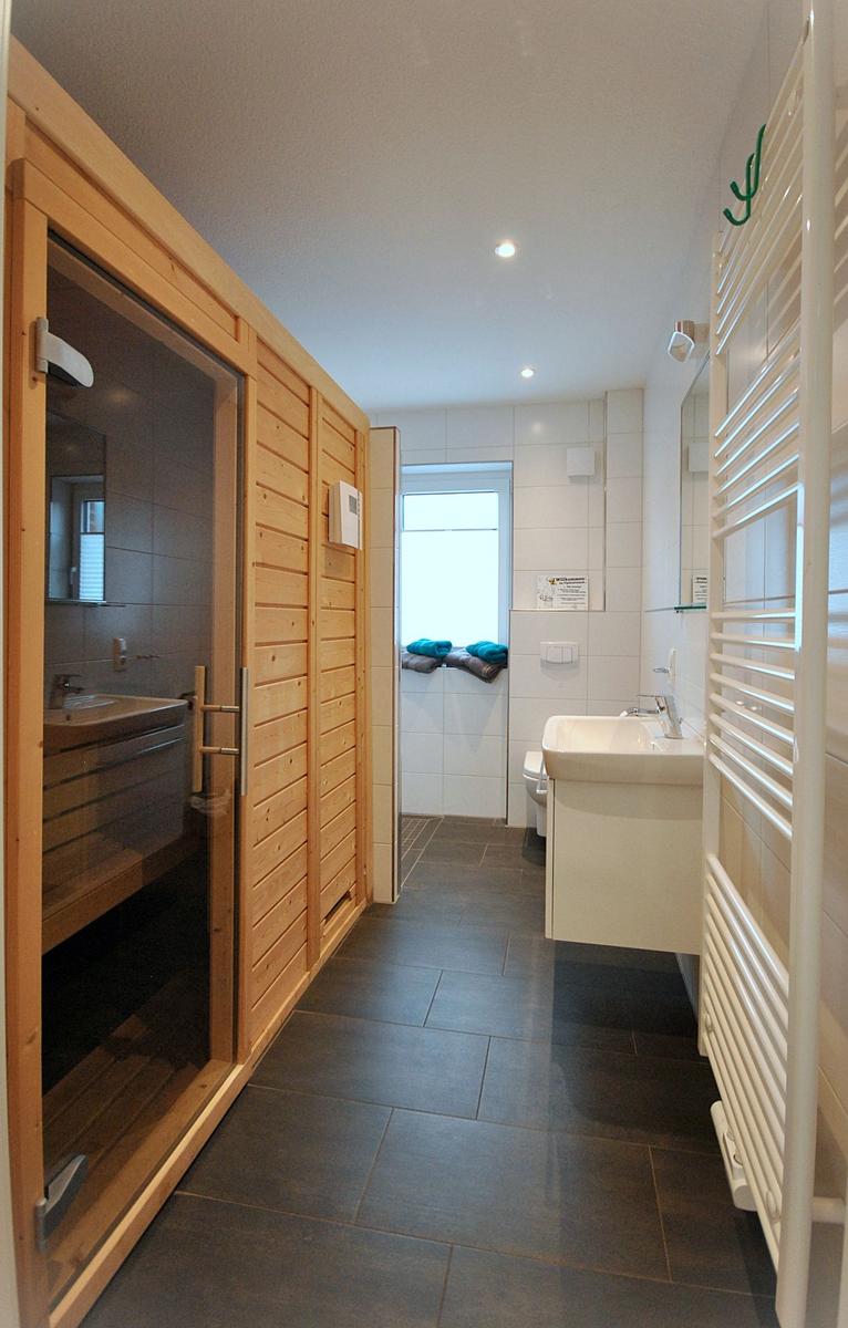 Badezimmer unten mit Sauna