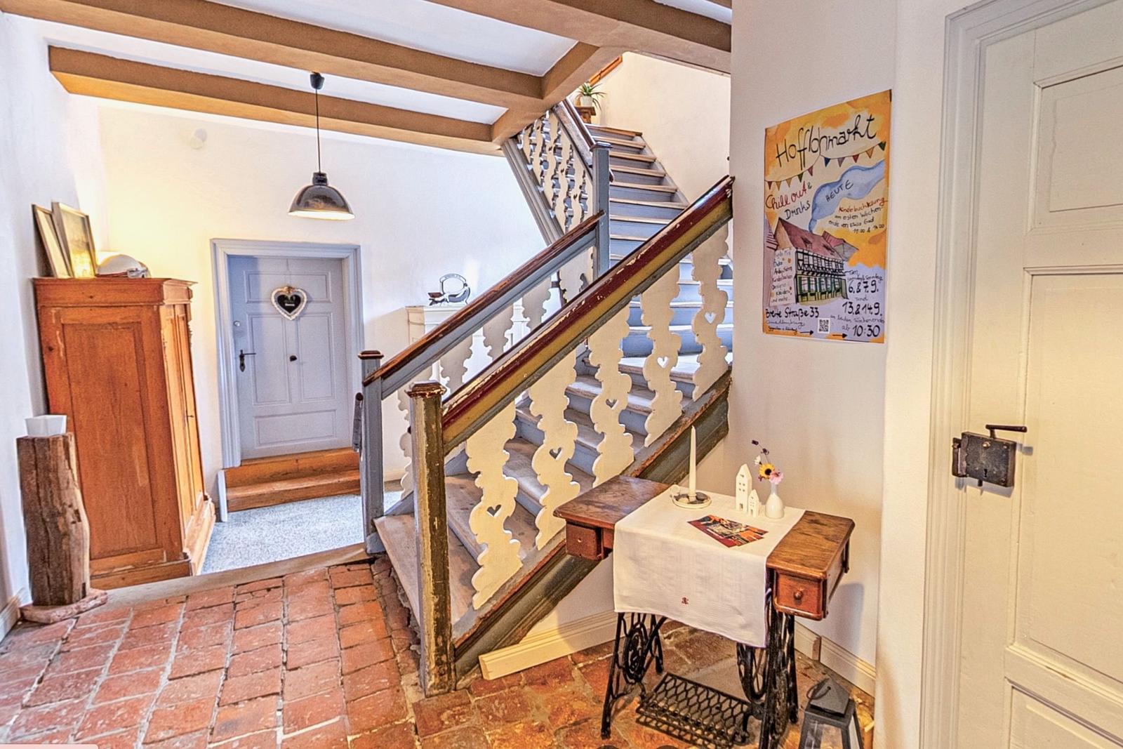 Historische Treppe - Aufgang zu den Ferienwohnungen