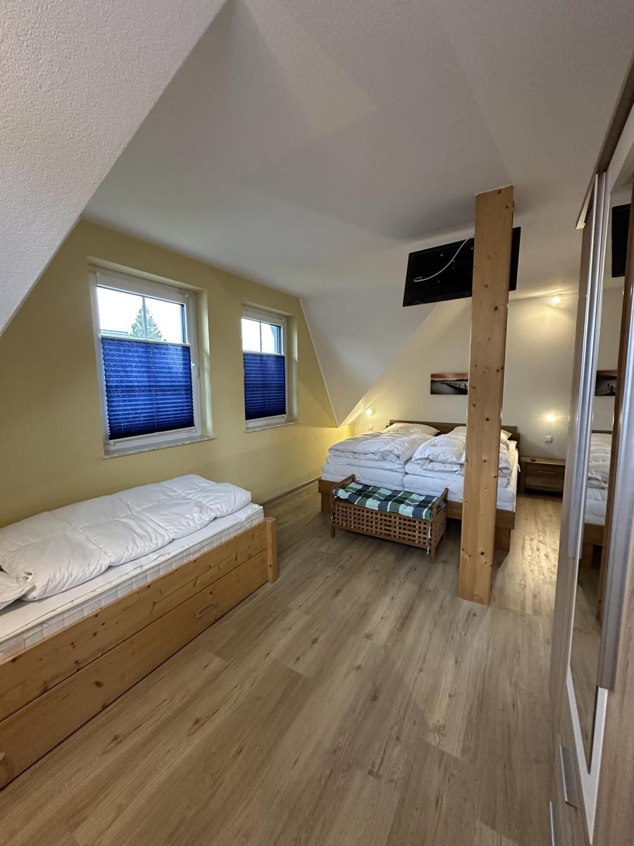 Schlafzimmer 2