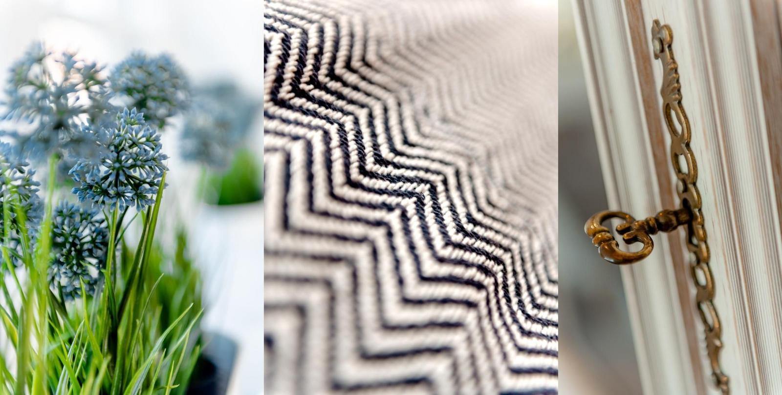 Blauviolette Blumen, schwarz-weißes Muster, antiker Türgriff