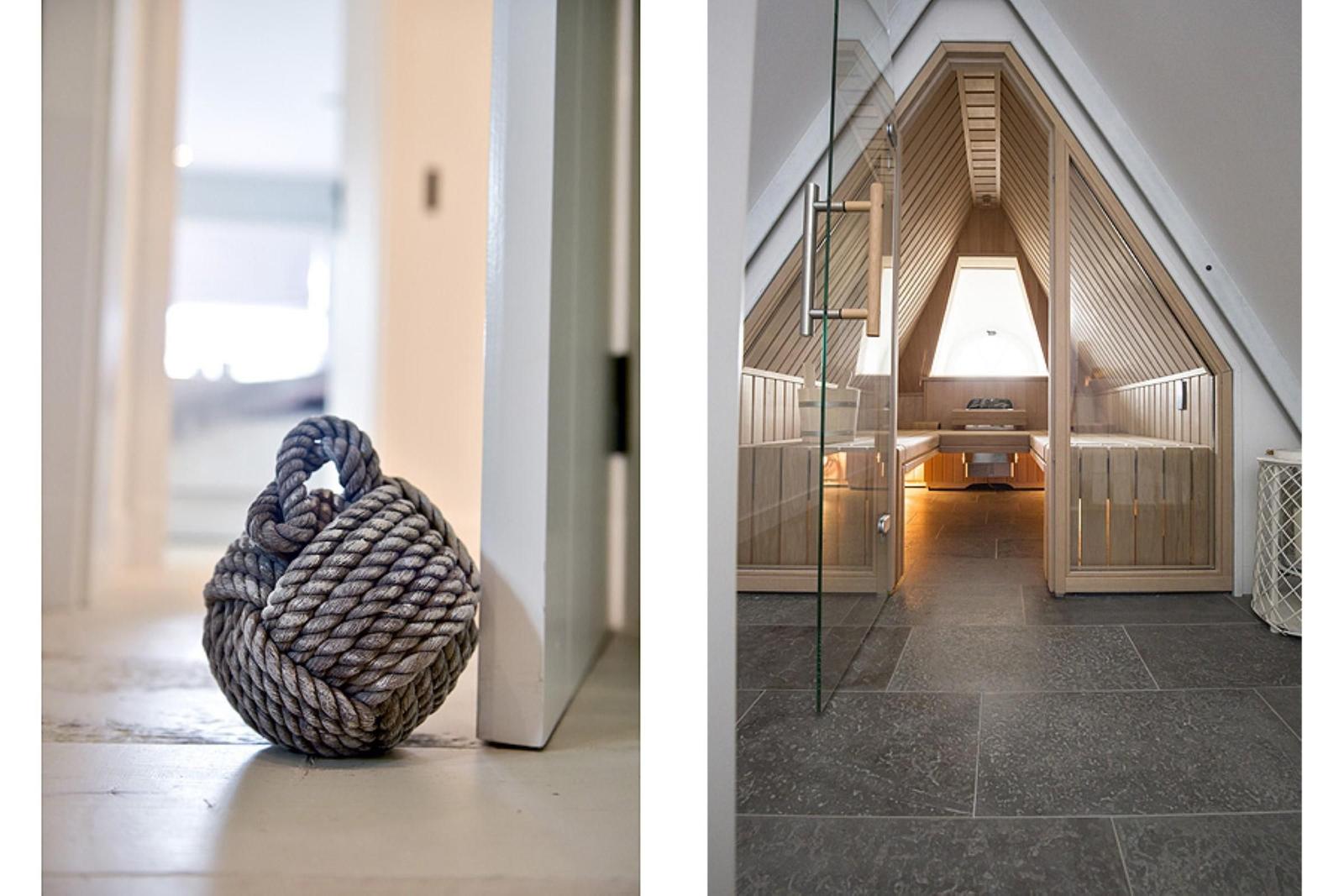 Große Seilrolle an Tür und Holzsitzbad mit Glaswand