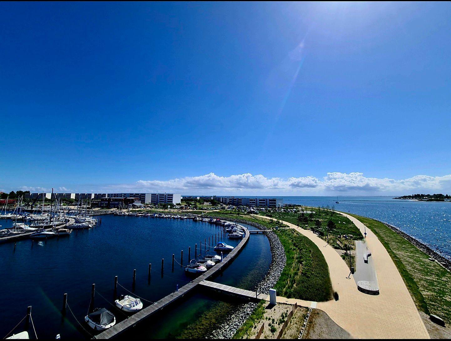 Yachthafen mit Hafeneinfahrt