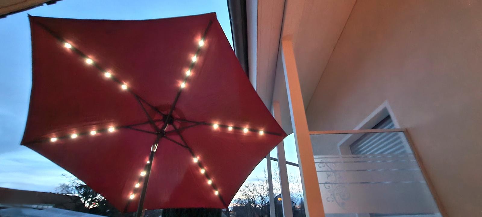 Sommerabende genießen - die Solarbeleuchtung einschalten -