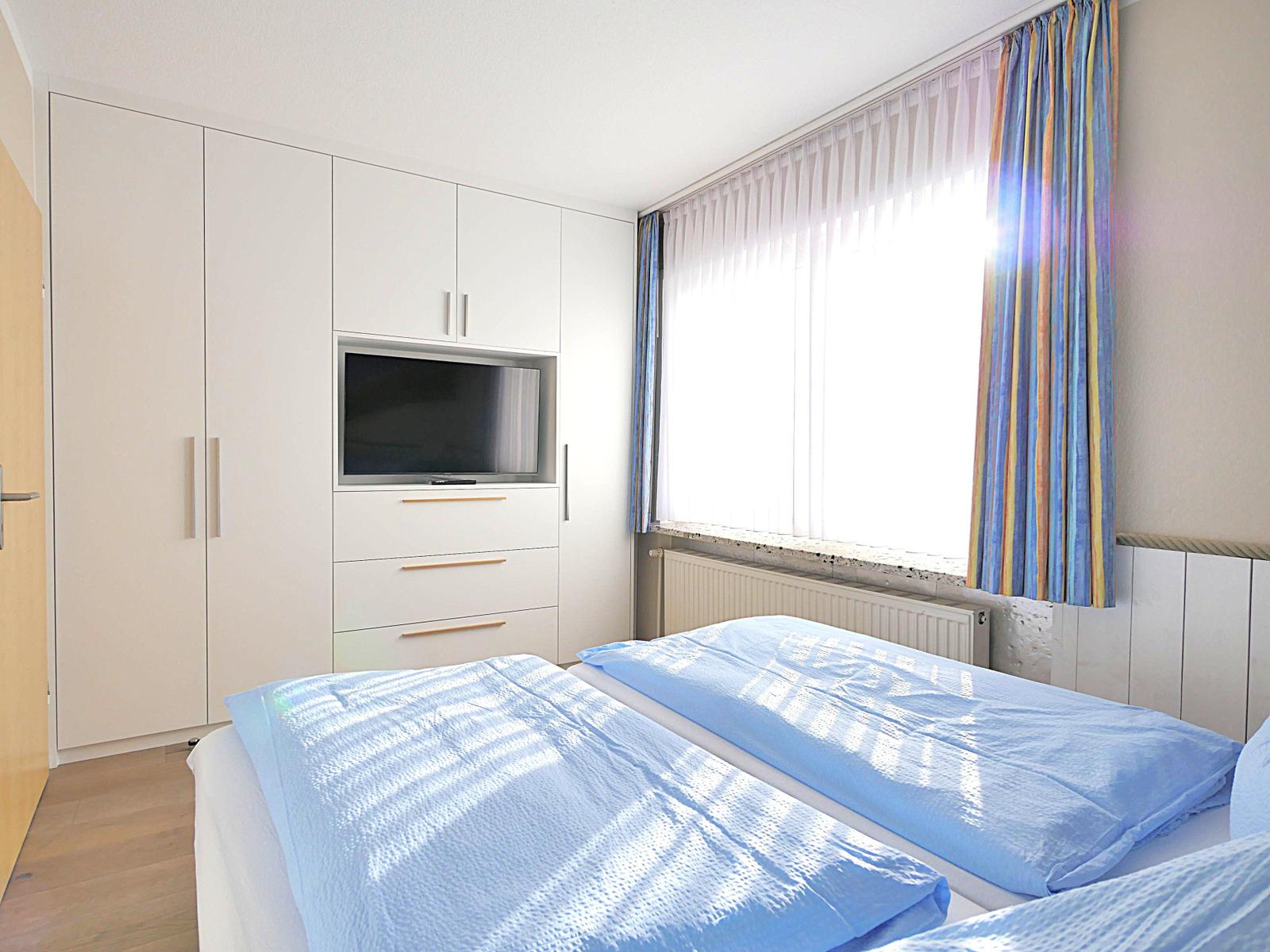 2. TV ,Boxspringbetten mit Encasings