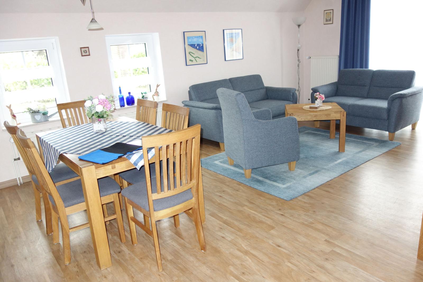 Blick ins Wohnzimmer