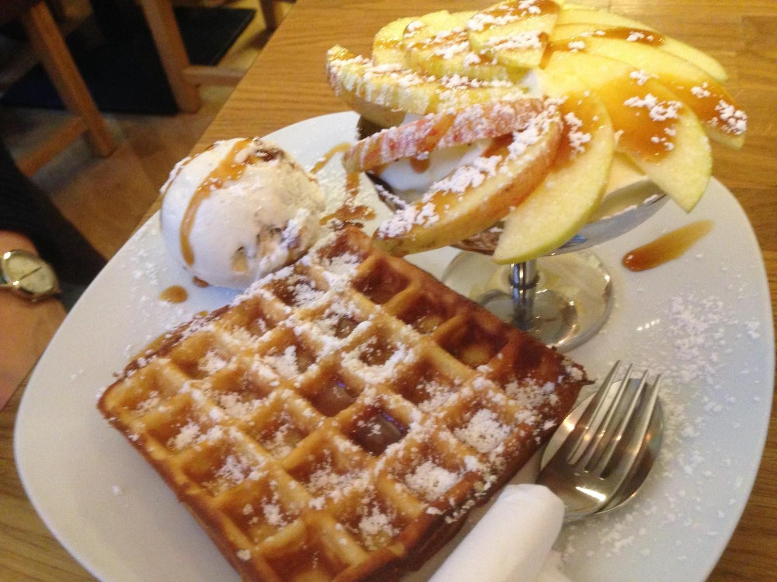 Wo gibt es auch mal Kleinigkeiten zu essen- fragen viele Gäste.. 
Cafe Flora  obere Bummel-Allee - vegetarisch-vegan.was Sie mögen