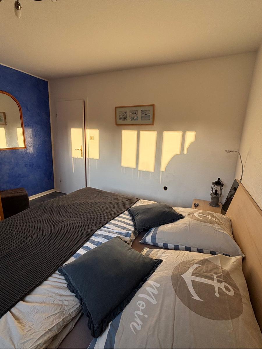 Gemütlich eingerichtetes Schlafzimmer.