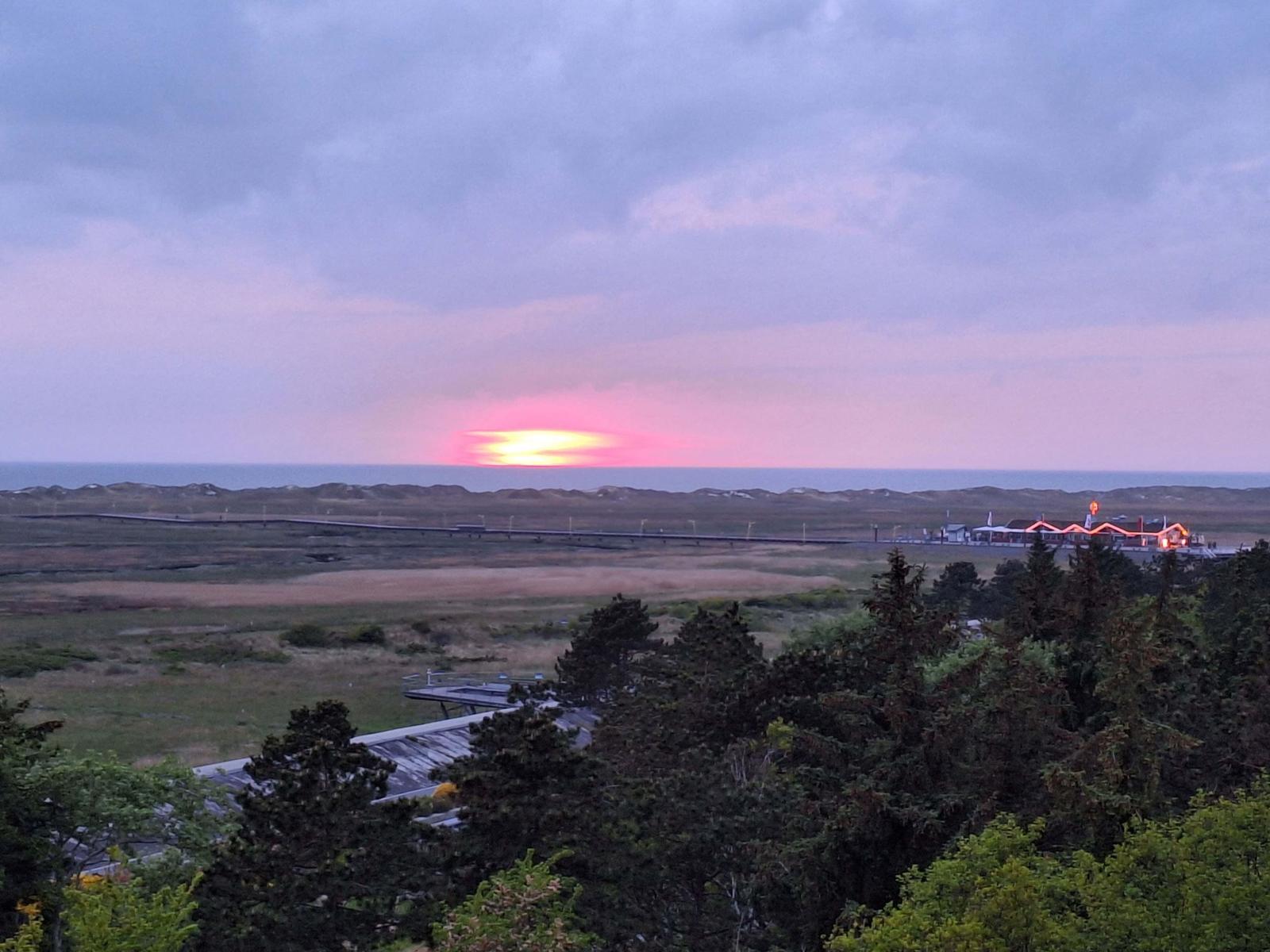 Sonnenuntergang mit Blick zur Seebruecke...