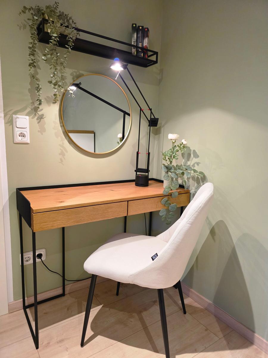 Eine kleine Schminkecke in unserem Masterschlafzimmer