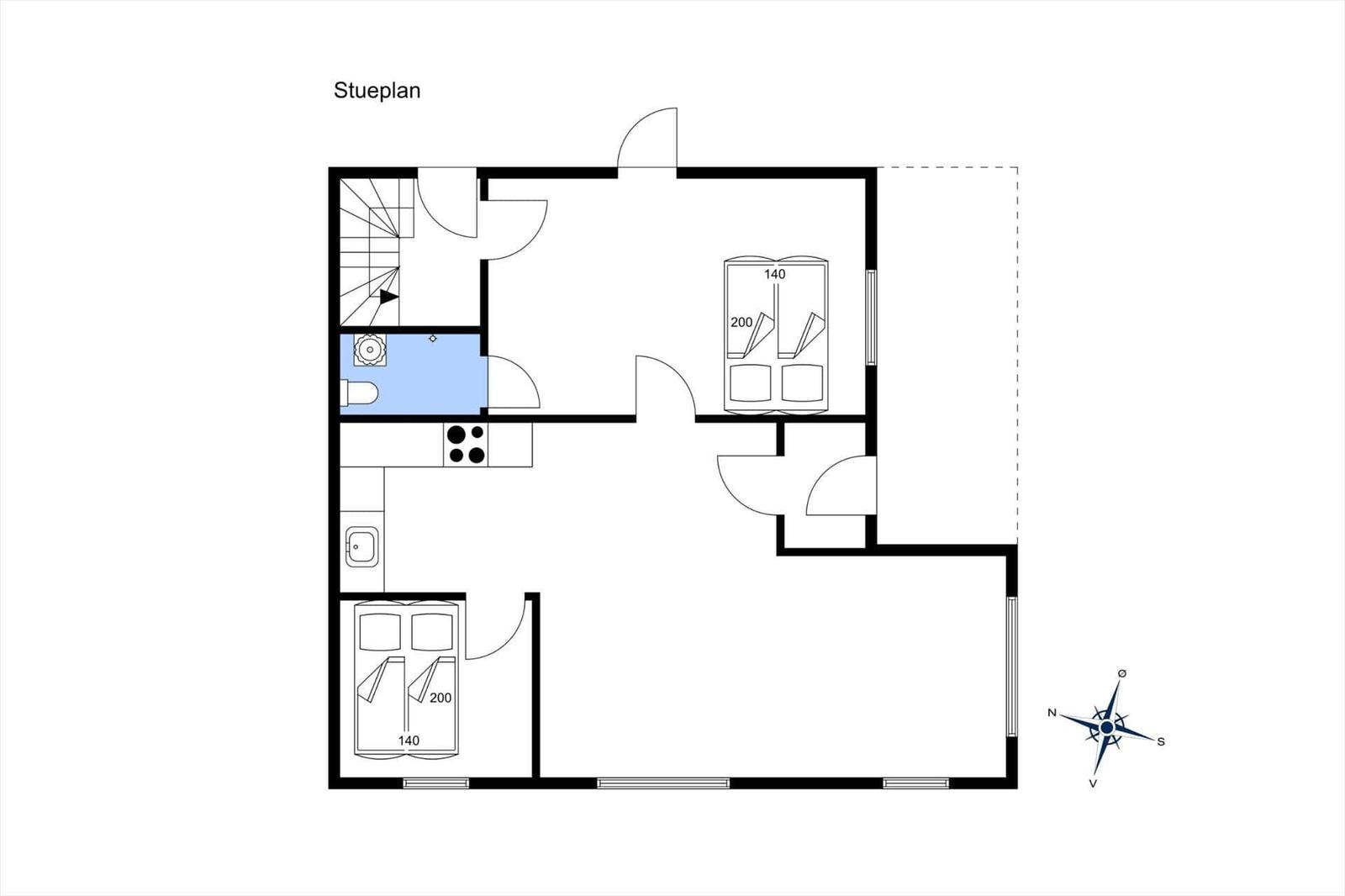 Floor plan shows living area with kitchen, bathroom, bedrooms, and hallway.