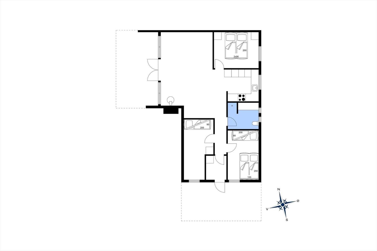 Wohnung mit drei Schlafzimmern, Küche und Bad. Grundriss mit Orientierung.