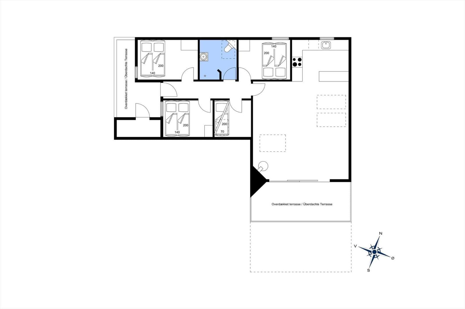 Wohnung mit drei Schlafzimmern, Küche und überdachter Terrasse.