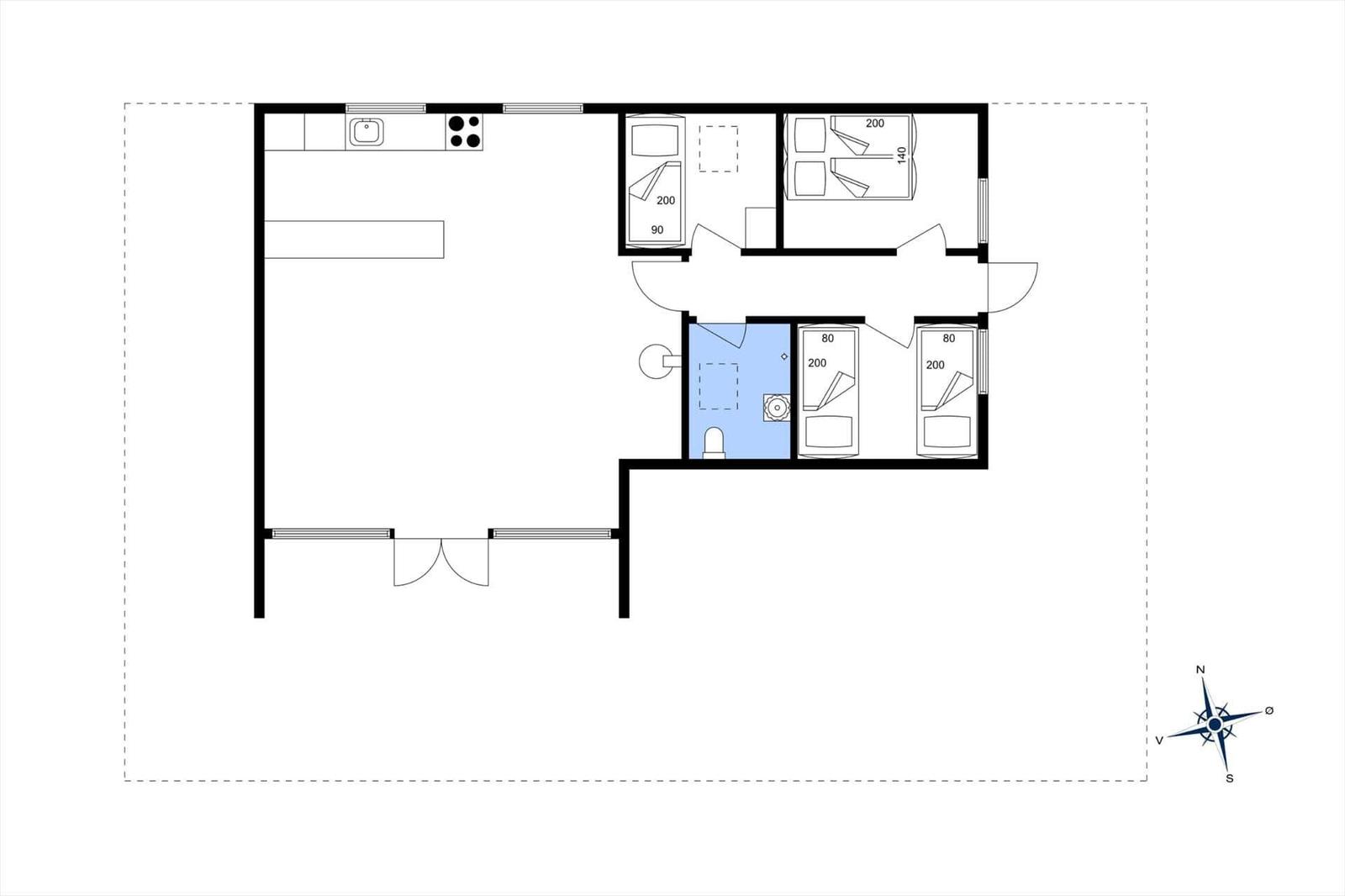 Wohnung mit Küche, drei Schlafzimmern und Bad. Raumverteilung mit Kompass.