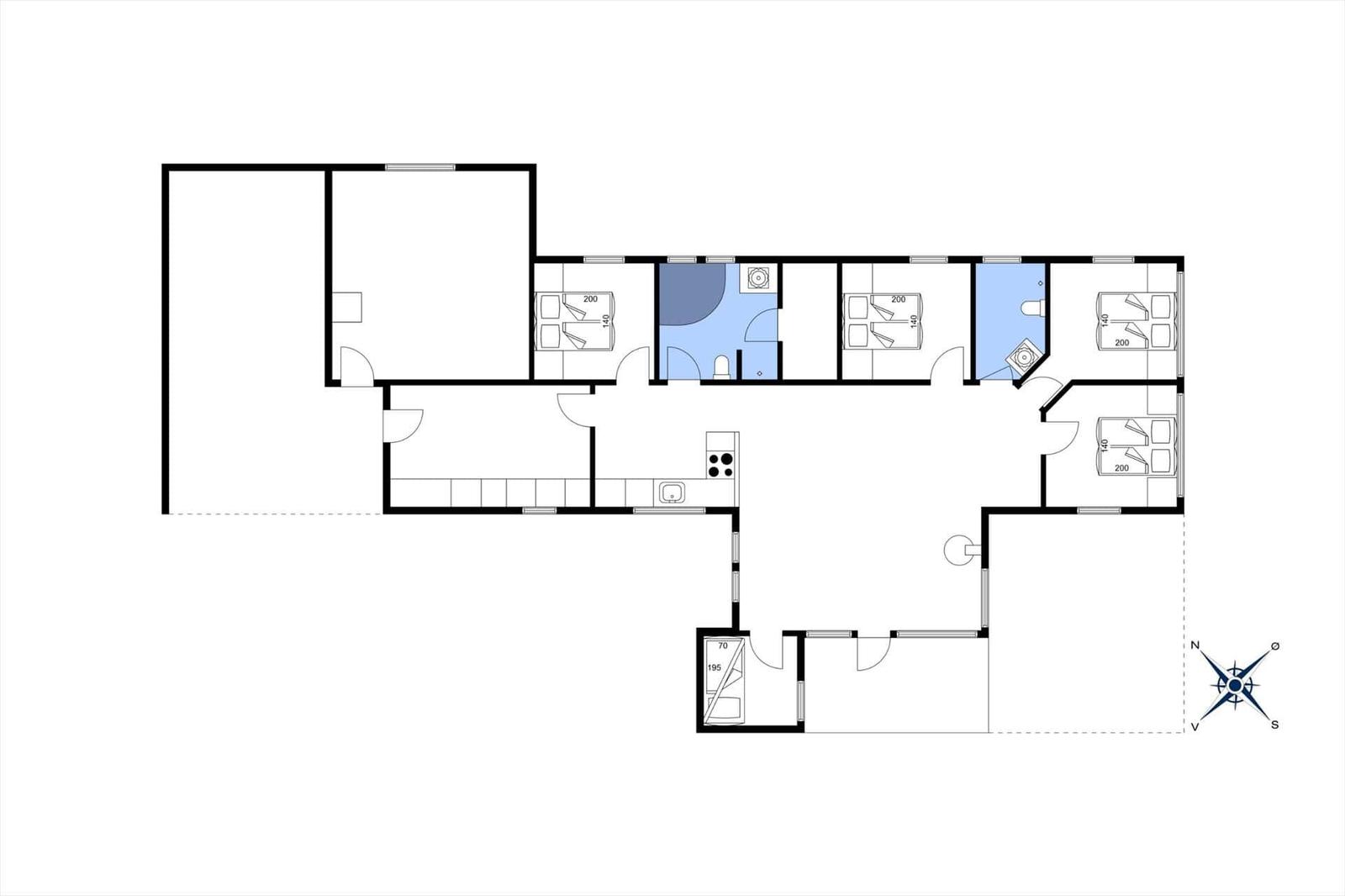 Wohnung mit Küche, drei Schlafzimmern und zwei Bädern. Flur und Wohnbereich sind großzügig.